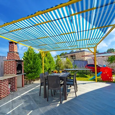 Dogayla Ic Ice Havuzlu Villa Alanya